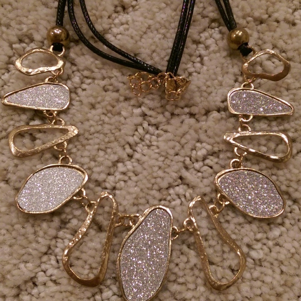 Frosted geode necklace